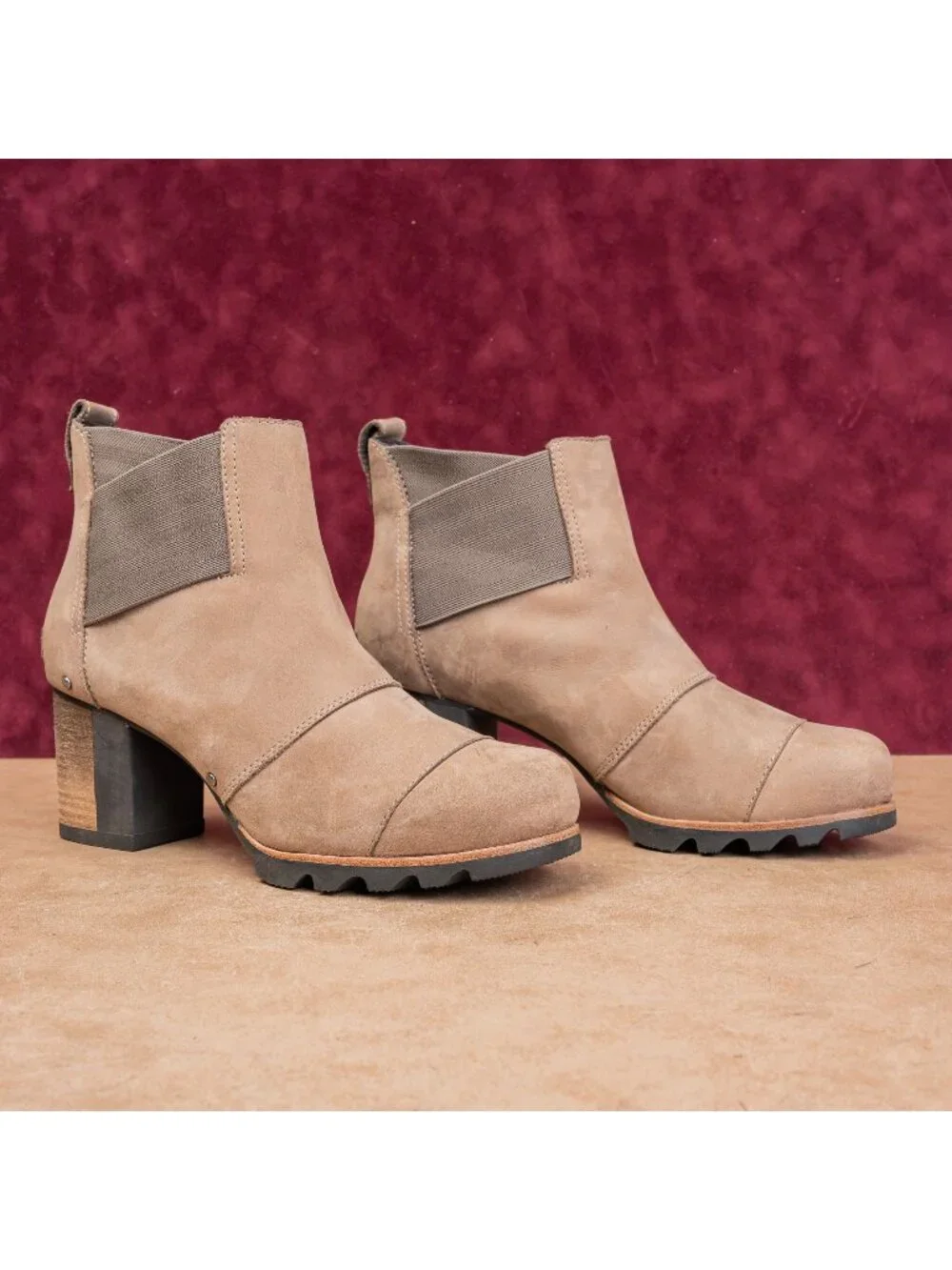 Sorel Women Addington Distress Taupe Nubuck Heel Chelsea Boots size 10